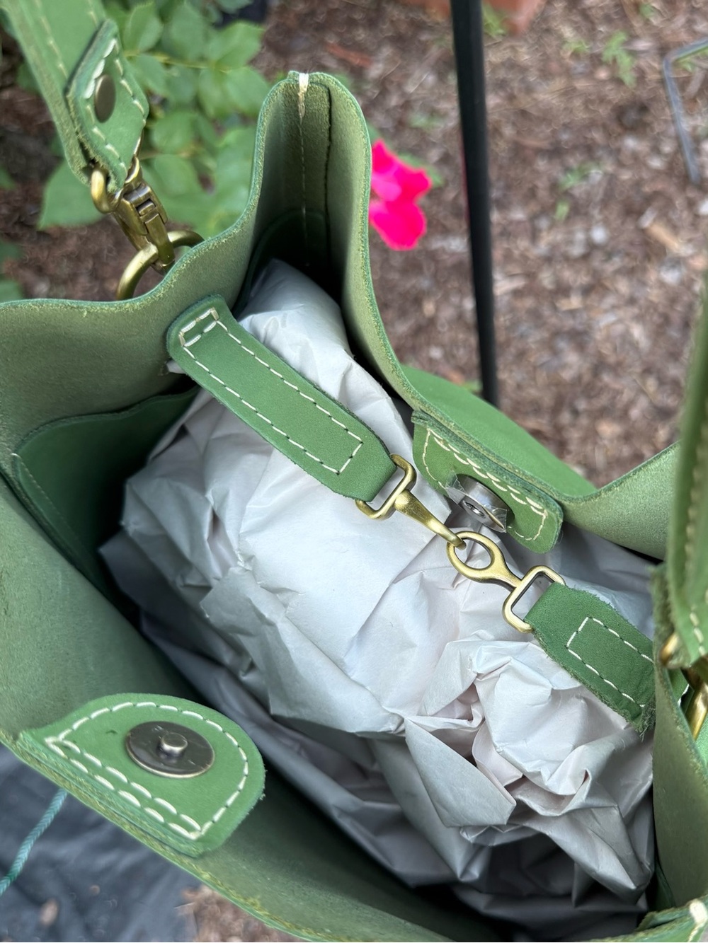 PORTLAND LEATHER BUTTERFLY BUCKET BAG IN SUCCULENT - Picture 3 of 11